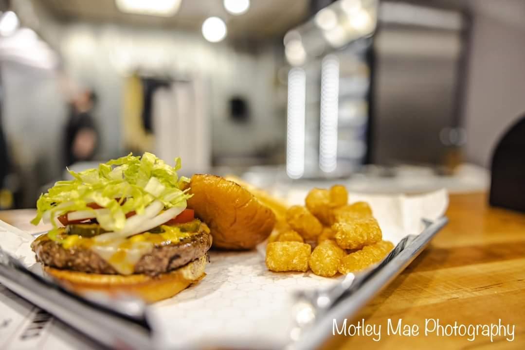 Capones Chicago Eatery