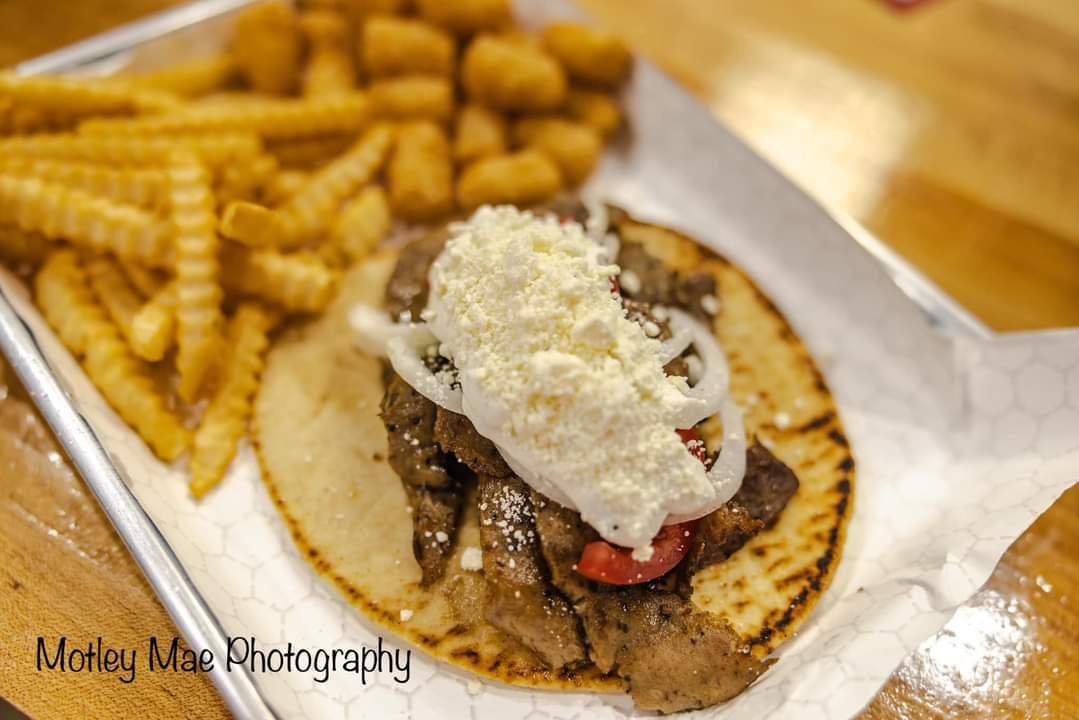 Capones Chicago Eatery